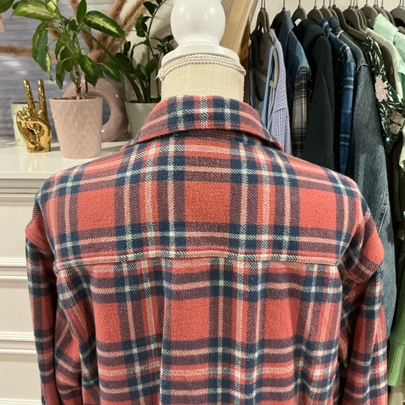 American Eagle | Pink and Blue Plaid Flannel size Medium - Picture 6 of 12